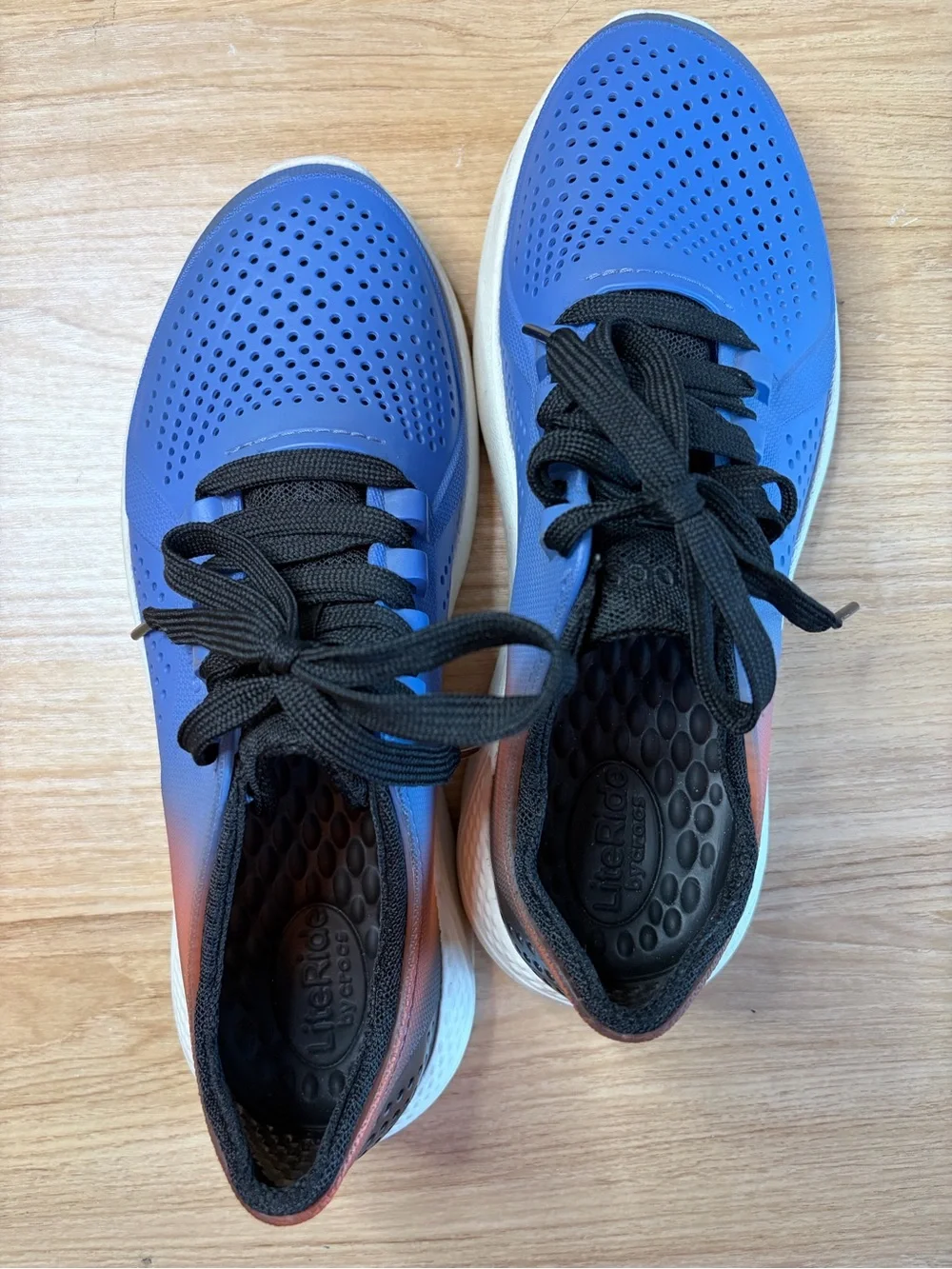 Crocs LiteRide Pacer Ombre Blue Coral Sneakers Womens Size W7 Perforated Shoes
